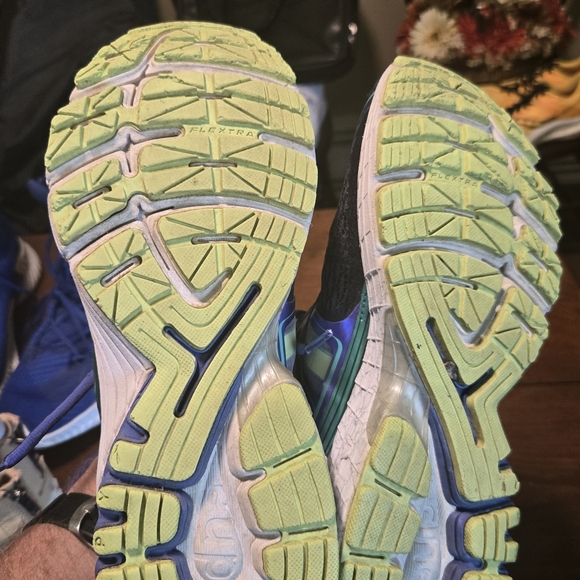 Brooks Ravenna Wonen's Running Shoe - Picture 9 of 10